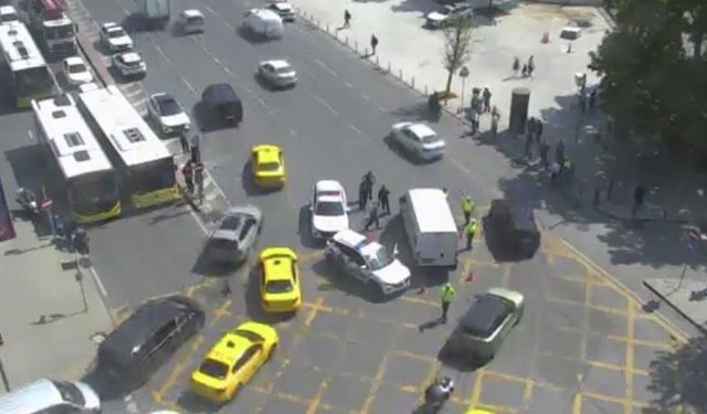 Beşiktaş'ta ticari aracın çarptığı polis ağır yaralandı