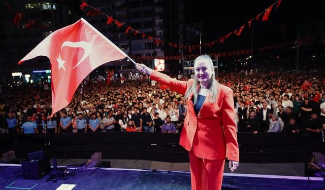 Büşra Özdemir: "Atatürk’ün Samsun’da yaktığı meşale gençliğin gözlerinde parıldıyor"