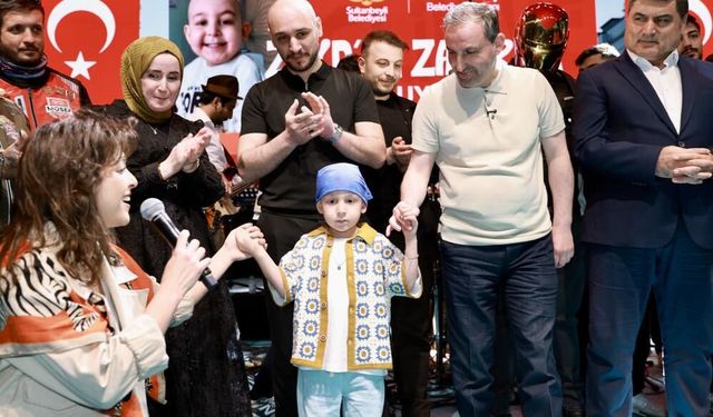Sultanbeyli'de kanseri yenen Zeyd için binlerce balon gökyüzüne bırakıldı