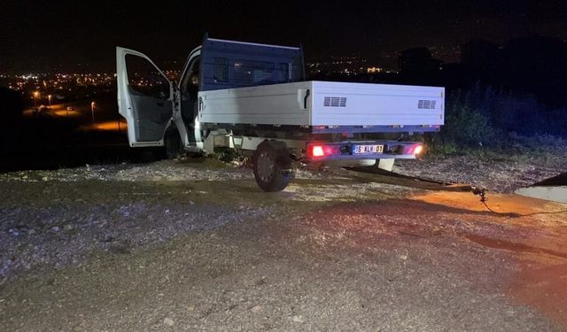 Direksiyon hakimiyetini kaybeden sürücü şarampole uçtu