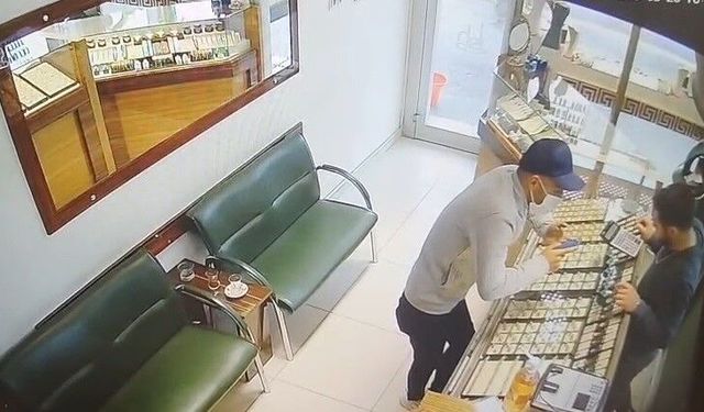 Eşine sürpriz bahanesiyle girdiği kuyumcudan pırlanta çalan şahıs yakalandı