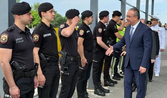 Tekirdağ Valisi Soytürk, görev başındaki güvenlik güçleriyle bayramlaştı