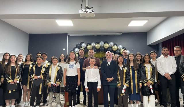 İğneada Atatürk Ortaokulu’nda Mezuniyet Sevinci