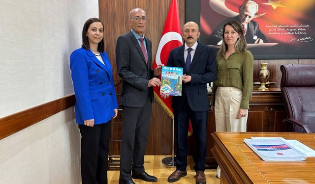 “Tek Vatan, 81 İl, 81 Renk” Kitabı İl Müdürü Altınöz’e Takdim Edildi