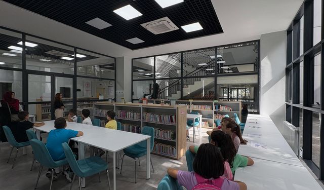 Sakızköy İlkokulu Öğrencilerinden Kütüphane Ziyareti