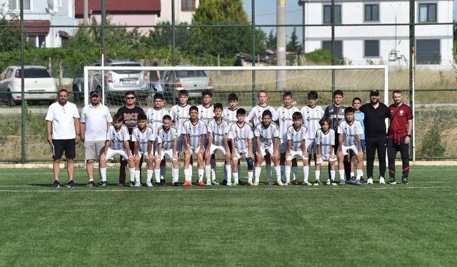 Lüleburgaz Atletik FK U-13’te Şampiyon Oldu