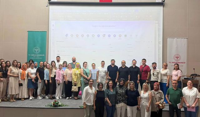 Sağlık Personeline Canva Dijital Beceriler Eğitimi