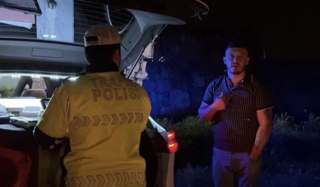 vAlkollü sürücü merakına yenik düştü