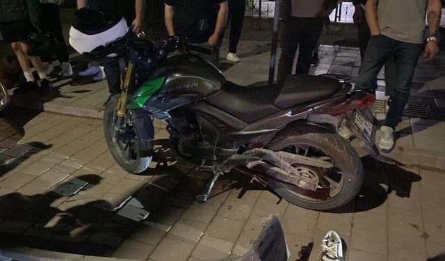 Kaza yapan alkollü sürücü, olay yerinden kaçtı: 17 yaşındaki genç ağır yaralandı