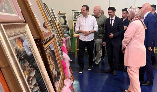 Hayrabolu'da el emeği göz nuru eserler sergilendi