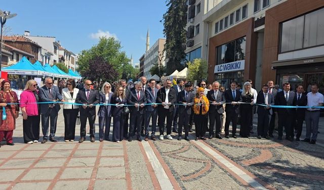 Edirne'de Hayat Boyu Öğrenme Haftası kutlandı: Kursiyerler 1 yıllık emeklerini görücüye çıkardı