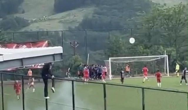 Kırklareli'nde amatör maçta futbolcular birbirine girdi