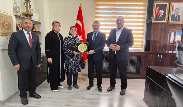 Emekli öğretmenden örnek bağış