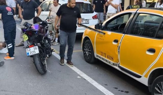 Keşan'da otomobil ile çarpışan motosikletin sürücüsü yaralandı