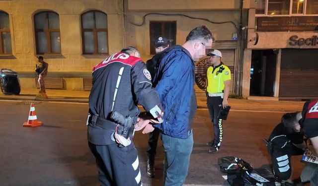 Kadıköy’de helikopter destekli asayiş denetimi: Motosikletli uyuşturucu ticaretinden gözaltına alındı
