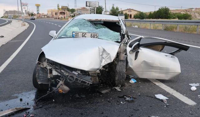 Nevşehir'de otomobil direğe çarptı: 1 çocuk ölü, 3 yaralı