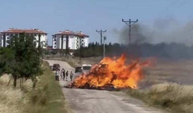 Lüleburgaz'da saman balyası yüklü römorkta yangın