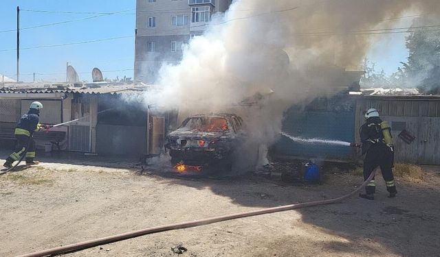 Tekirdağ'da otomobil ve garaj küle döndü