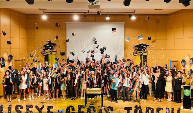 Doğa Koleji’nde Mezuniyet ve Liseye Geçiş Heyecanı Bir Arada Yaşandı