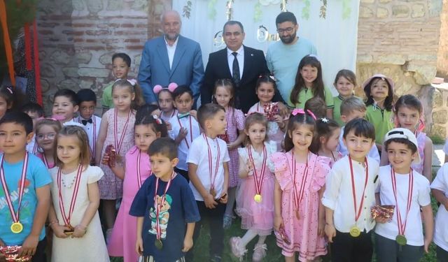 Miniklere Mezuniyet Düzenlendi