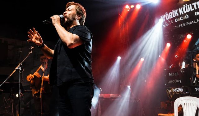 Osman Öztunç Bir Adam Bir Sahne Binlerce Yürek
