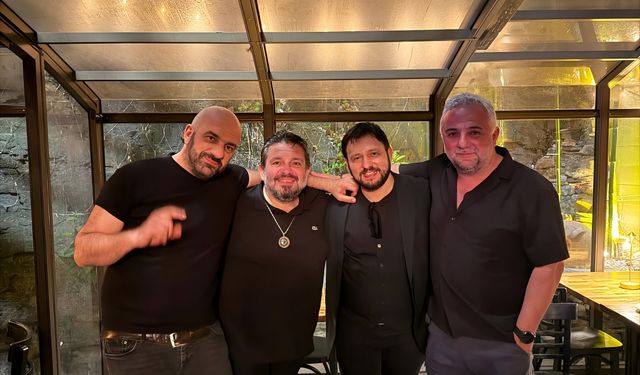MUSTAFA AKAY'A AMERİKA TURNESİNDE DÜNYACA ÜNLÜ MÜZİSYENLER EŞLİK ETTİ