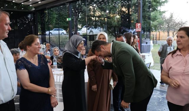 Genç Çift Tebrik Edildi