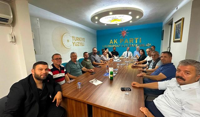 AK Parti Lüleburgaz İlçe Yönetimi Haftalık Toplantısını Gerçekleştirdi