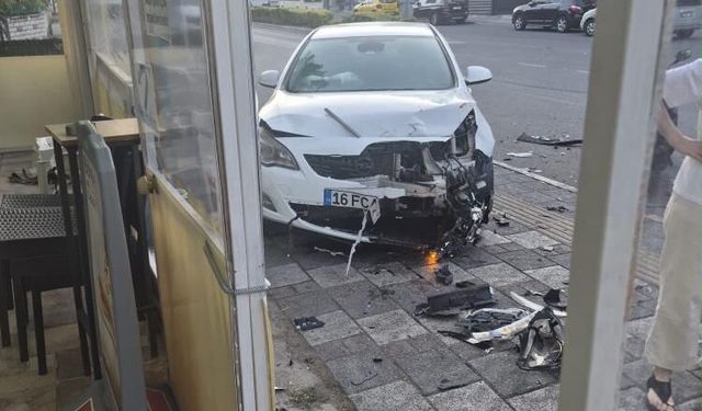 Lüleburgaz'da otomobiller çarpıştı: Bir sürücü hastaneye kaldırıldı