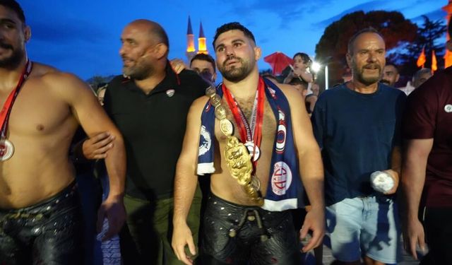 Başpehlivan Erkan Taş, Edirne’de hamam geleneğini sürdürdü