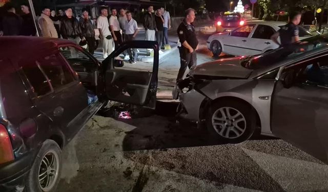 Alkollü sürücü, fark etmediği beton refüjü aşıp kaza yaptı: "Ben orayı düz sandım"