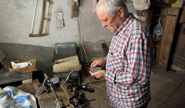 Bolu’da 50 yıldır manda boynuzundan tarak yapıyor