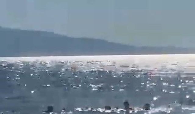 Denizde dubaların dışına çıkan baba ve iki kızı ölüm tehlikesi atlattı