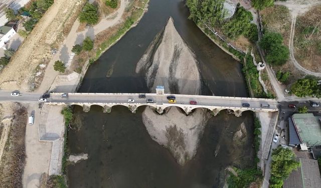 Tunca Nehri alarm veriyor: Sular çekildi, kirlilik gün yüzüne çıktı