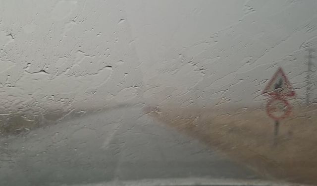 Tekirdağ'da şiddetli yağış: Göz gözü görmedi, sürücüler yolda beklemek zorunda kaldı