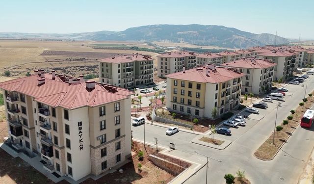 Depremzedelerden Baykar konutlarına tam not