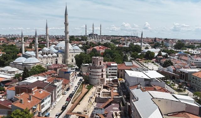 Sanat tarihçisi Prof. Dr. Beksaç: "Makedonya Kulesi hak ettiği bilgiye layık olması gereken bir yapı"