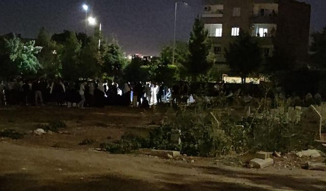 Batman'da mezarlıkta silahlı saldırı: Baba, oğlu ve yeğeni öldü