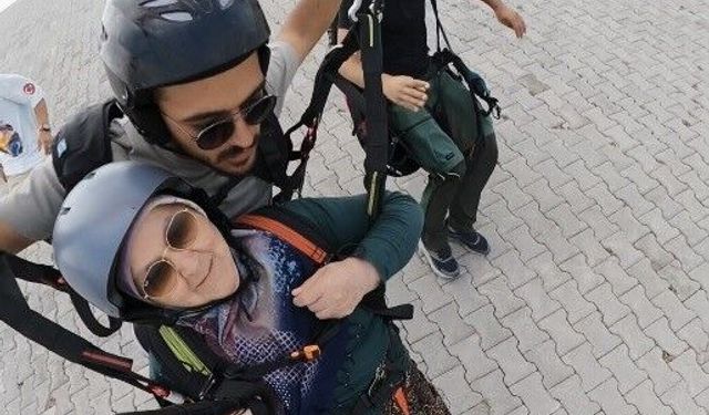 Türkan teyzenin paraşüt macerası güldürdü: "İnşallah tansiyonumu yükseltmez"