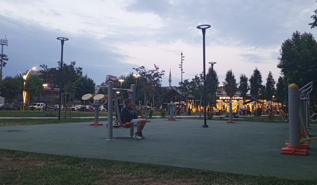 Millet Bahçesi Geceleri de Yoğun İlgi Görüyor