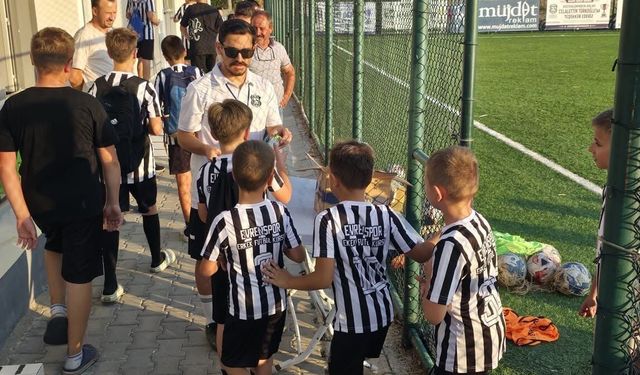 Evrensekiz Evrenspor Yaz Okulunda Antrenmanlar Sürüyor