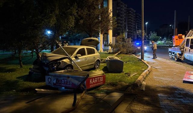 Otomobil parka daldı, ortalık savaş alanına döndü