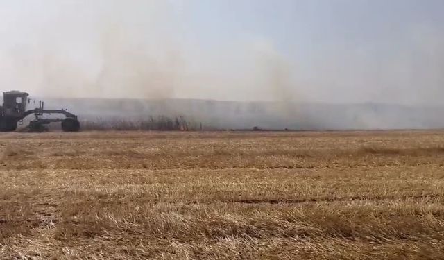 Kırklareli'nde yerleşim alanlarına sıçrayan anız yangınında bir bağ evi yandı