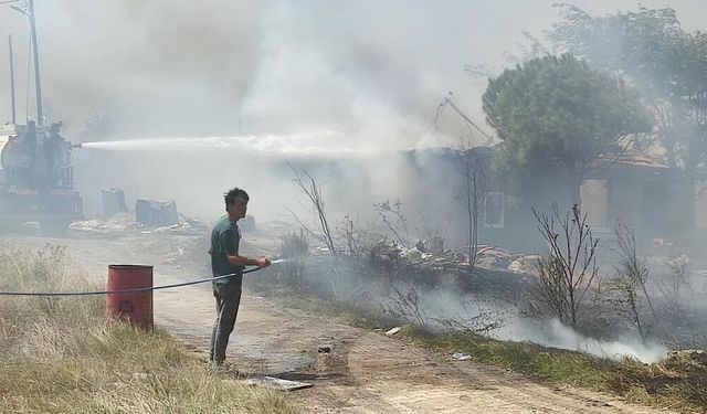 Keşan'da otluk alandaki yangında ev kül oldu