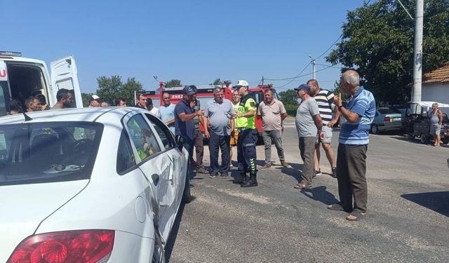 Edirne’de iki otomobil çarpıştı: 3 yaralı