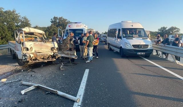 Edirne’de kamyona çarpan kamyonetin sürücüsü hayatını kaybetti