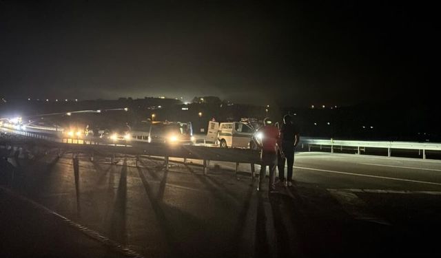 Bariyerlere çarpan motosikletli hayatını kaybetti