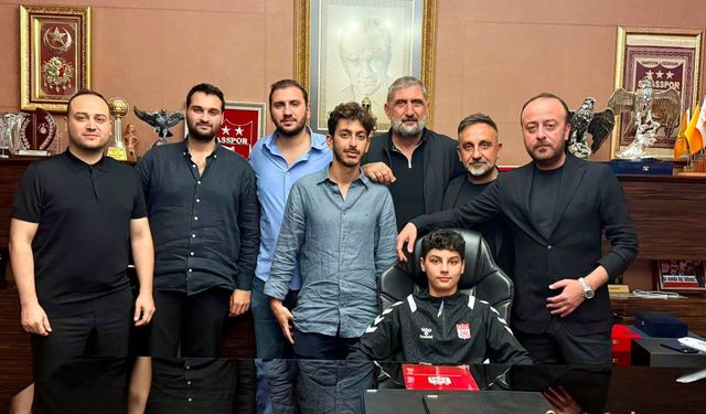 Sivasspor'un genç futbolcusundan sevindiren haber