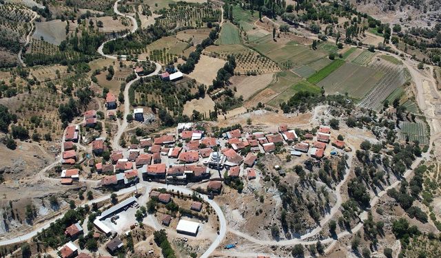 Demirci’de konforlu ulaşım için 45 kilometrelik yol yenileniyor