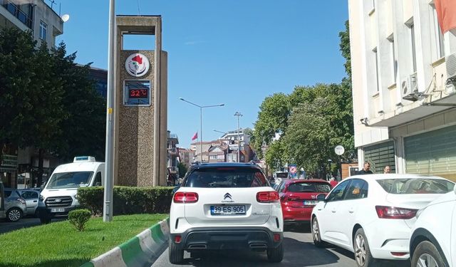 Kırklareli'nde Belediye Termometresi 32 Dereceyi Gösterdi